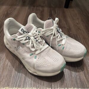 ON Cloud Cloud Surfer